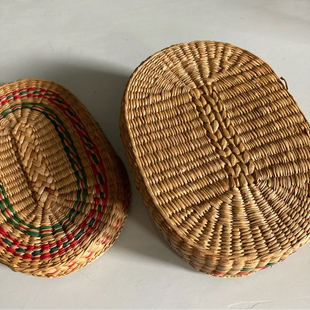 Vintage Seagrass Oval Lidded Basket With Red & Green Accents